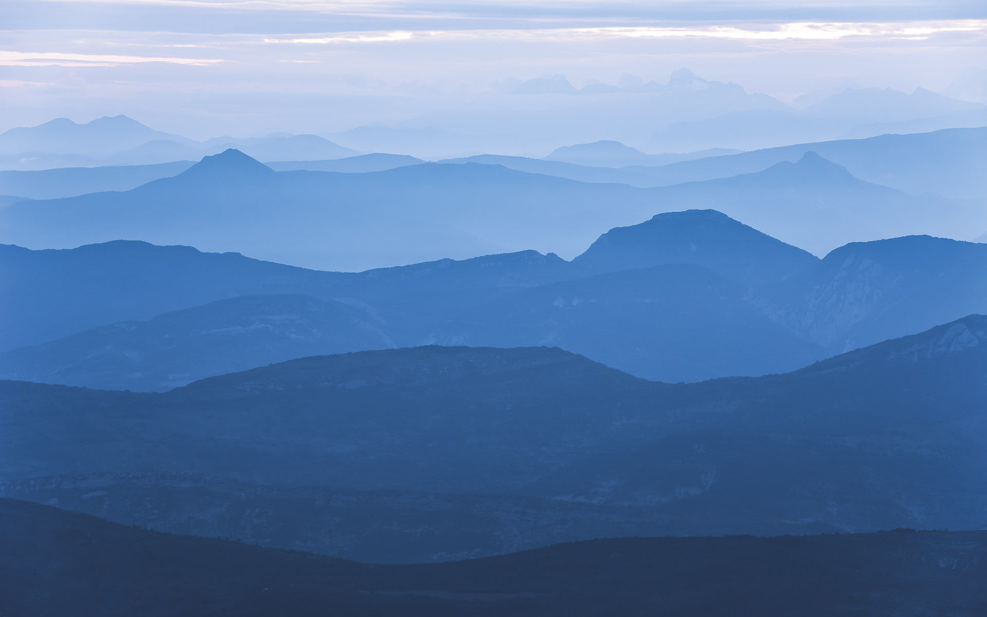 Fototapete auf Vlies "Blue Mountain" | fototapete.de