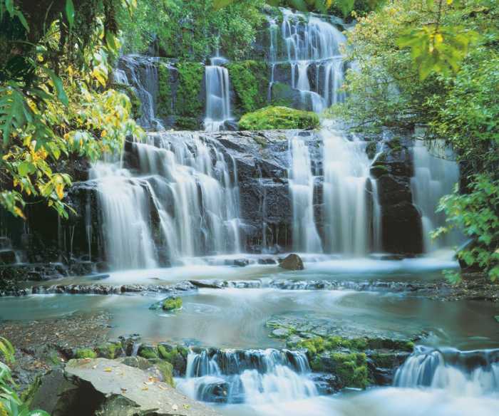 Premium Vlies Pura Kaunui Falls