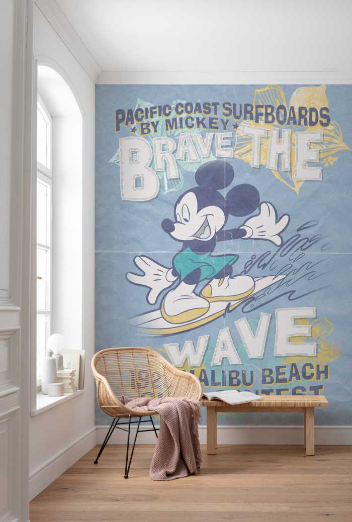 Digitaldrucktapete Mickey Brave the Wave