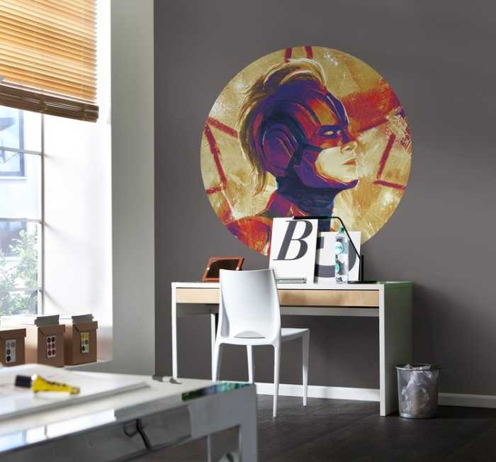 Selbstklebende runde Fototapete auf Vlies Avengers Painting Captain Marvel Helmet