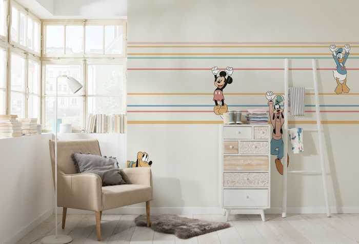 Standard Vlies Mickey Hanging with Friends